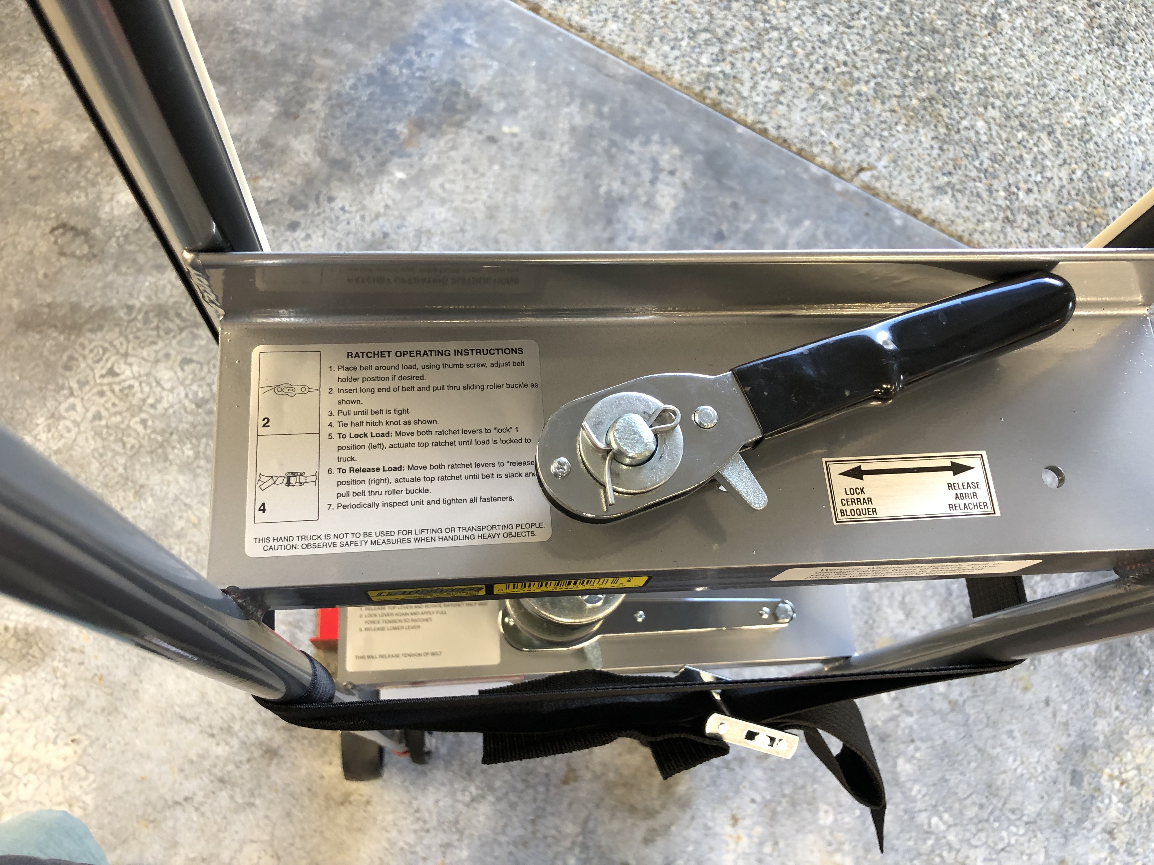 Appliance Dolly, Milwaukee 40187: Buckle instructions are actually needed, it's not user-friendly.