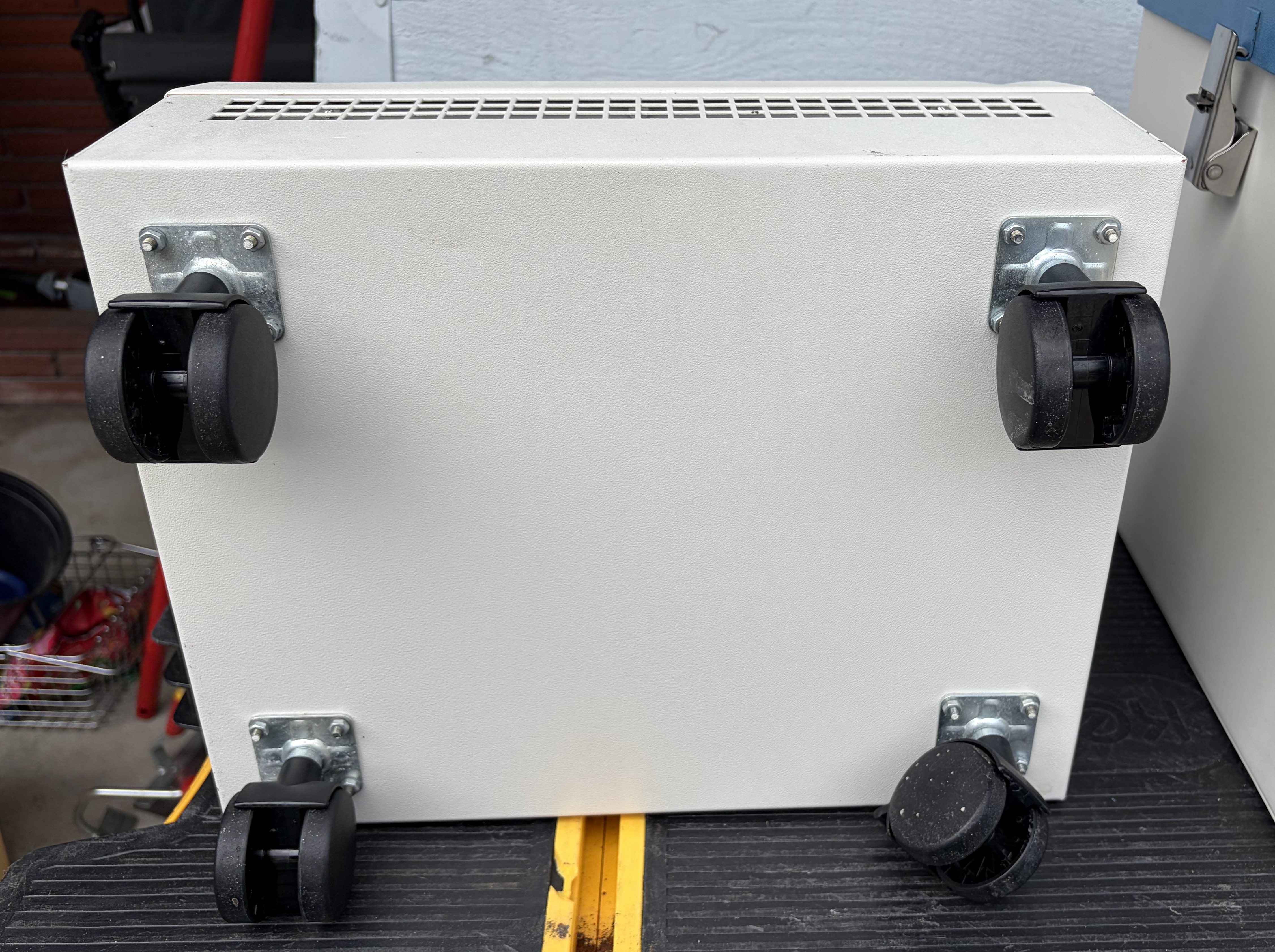 Pace Silencer Cart 8885-1225-P1, bottom view of plastic casters