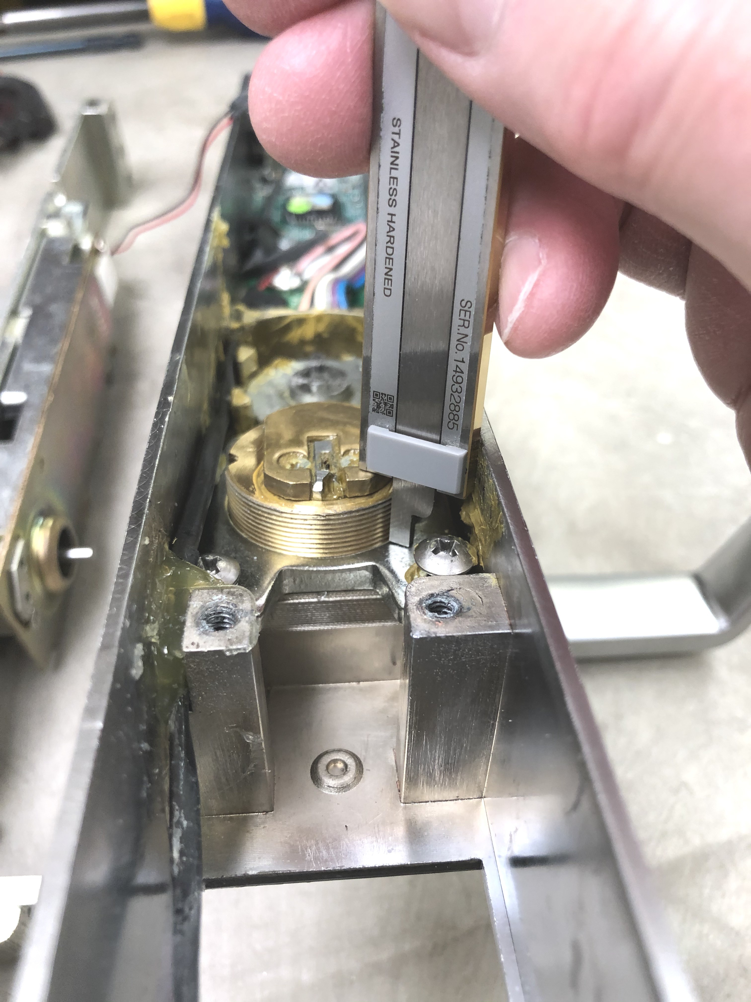 Measuring the mortise cyl. installation depth via dial caliper