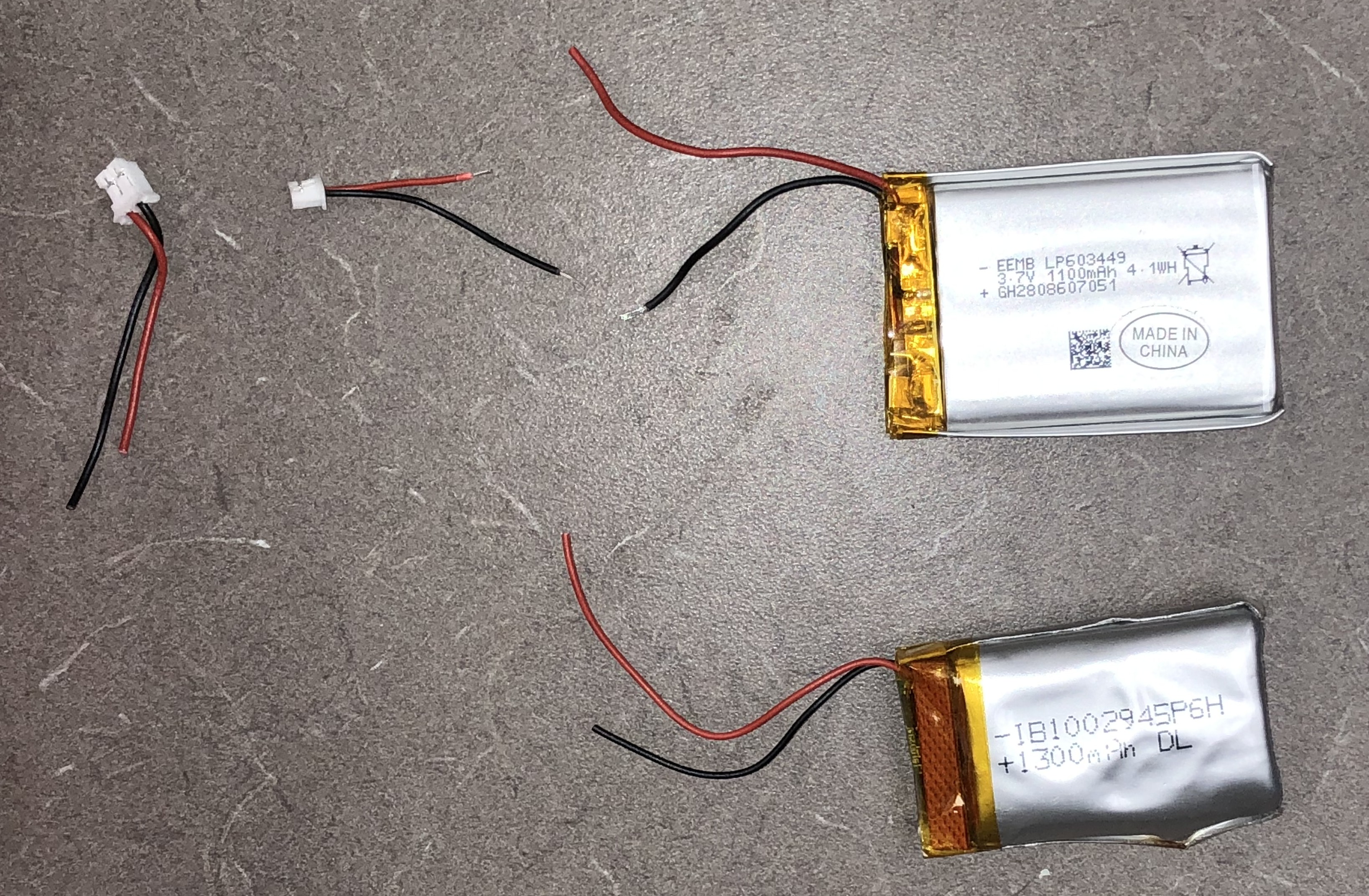 Cobra Libre: cutting off connectors, solder original small connector to new battery